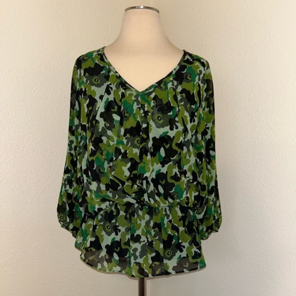 Ellen Tracy Camouflage Flowy Top Size M Medium